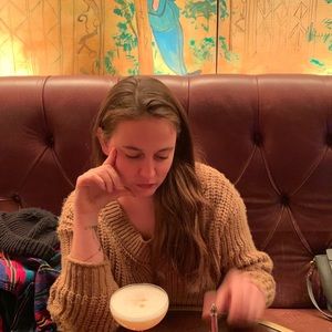 Meet your Posher, Caitlin